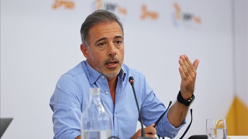 Governo não vai dar apoios diretos aos órgãos de comunicação social