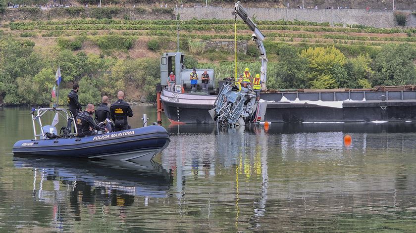 Lamego: Operação de busca após helicóptero ter caído no Douro. Foto: Paula Lima/Lusa