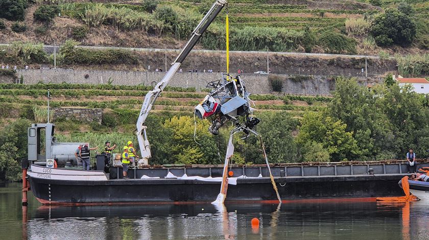 Lamego: Operação de busca após helicóptero ter caído no Douro. Foto: Paula Lima/Lusa