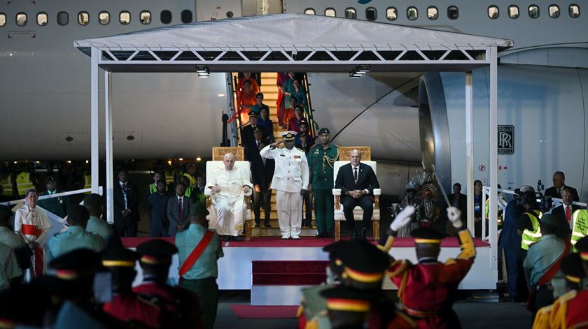 Papa Francisco aterra na Papua-Nova Guiné Foto: Alessandro Di Meo/EPA