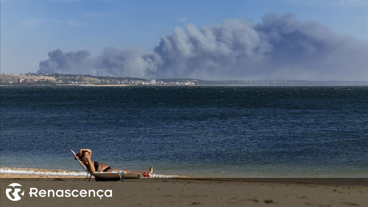 Incêndio que começou no Seixal destruiu viaturas e mobiliza mais de 400 ...