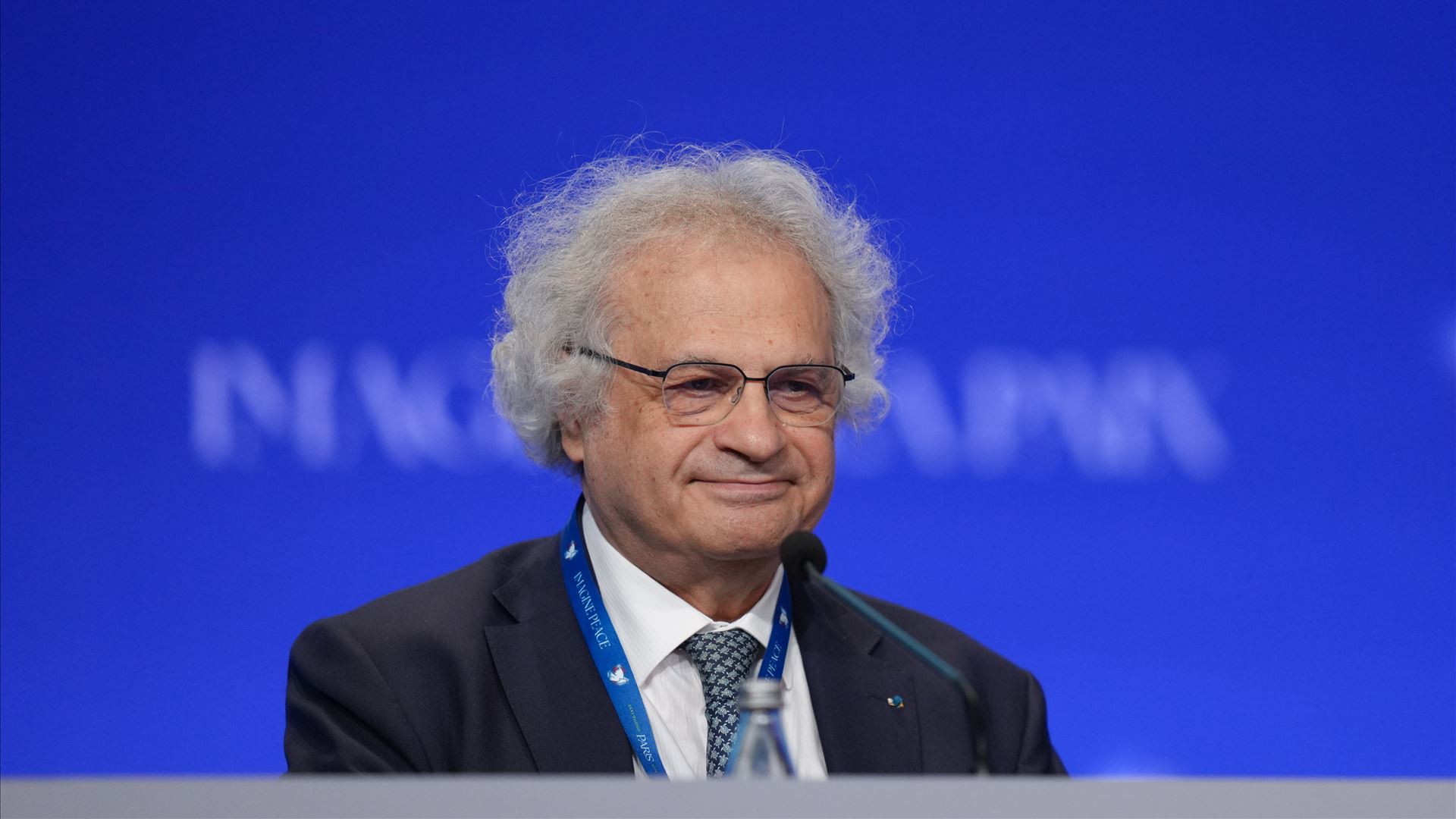 Escritor Amin Maalouf diz que "humanidade vive momentos mais perigosos"