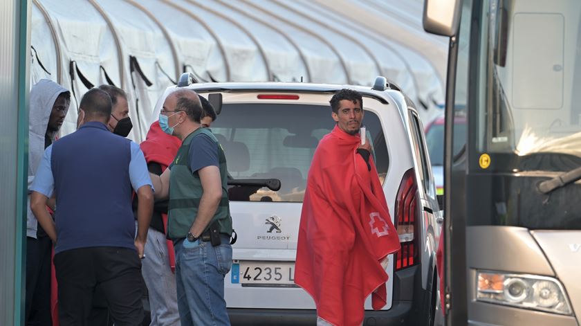 Nove mortos e 48 desaparecidos em naufrágio nas Ilhas Canárias. Foto: Gelmert Finol/EPA