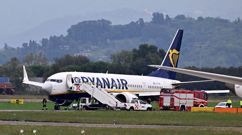 Ryanair fecha base em Santiago de Compostela e deixa Vigo em corte de operação