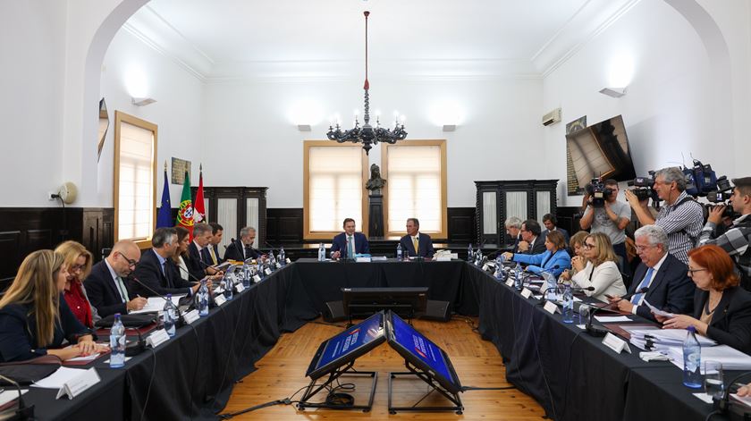 Conselho de Ministros reúne-se hoje no Porto para balanço de um ano de Governo