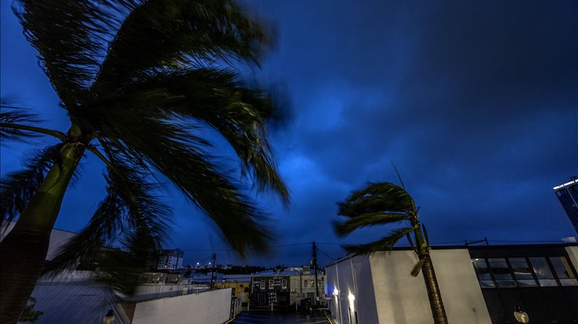 Furacão Milton faz dois mortos na passagem pela Flórida