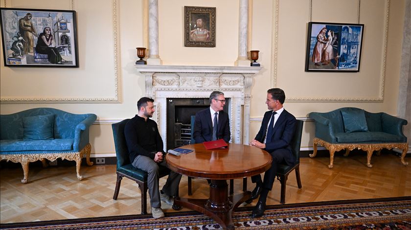 Duas telas de Paula Rego em destaque em Downing Street