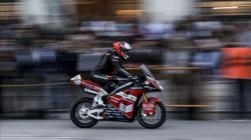 Estudantes do Técnico criam mota elétrica mais rápida em Portugal