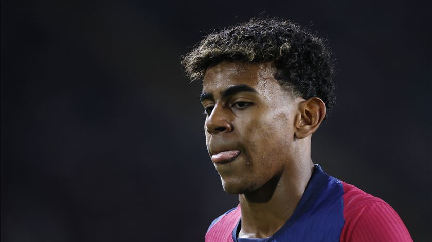 Adeptos acusados de racismo contra Yamal banidos dos estádios por um ano