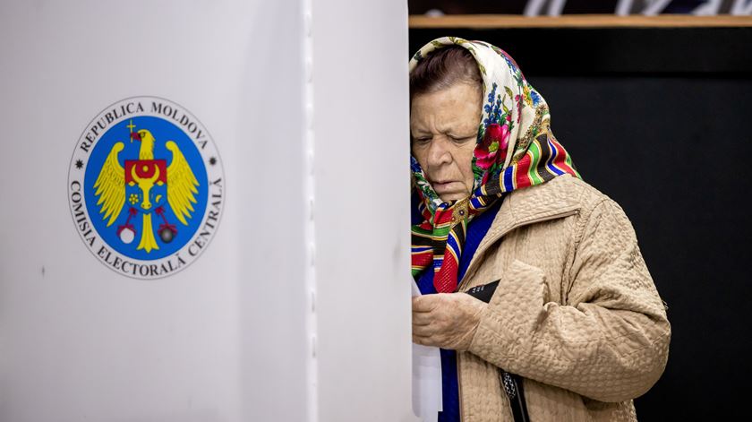 Acusações mútuas de manipulação e ingerência marcam legislativas na Moldova