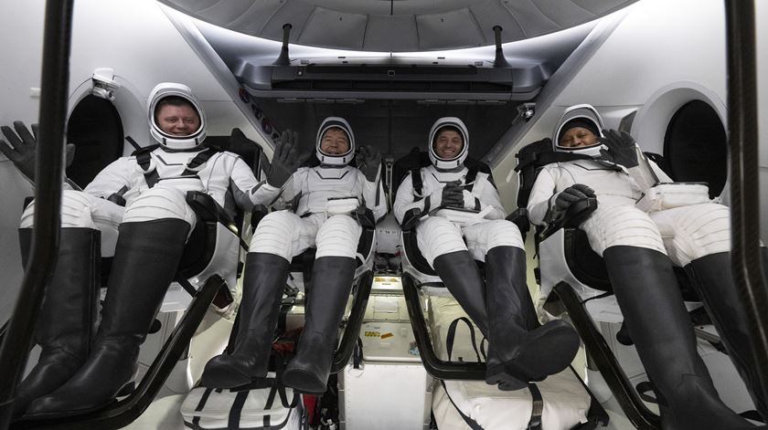 Astronautas recusam dizer quem ficou doente após quase 8 meses no Espaço Astronautas recusam dizer quem ficou doente após quase 8 meses no Espaço