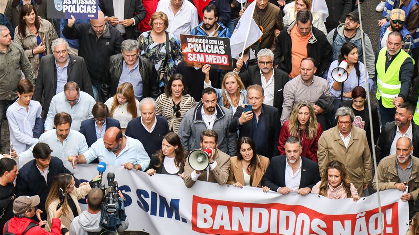 Fim da "bandidagem", mas sem falar em Odair. Manifestação do Chega "por defesa da polícia" não pareceu abalar as ruas