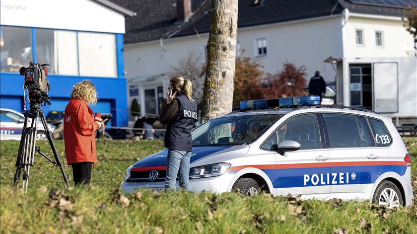 Estafeta sírio aclamado como herói após abalroar agressor na Áustria