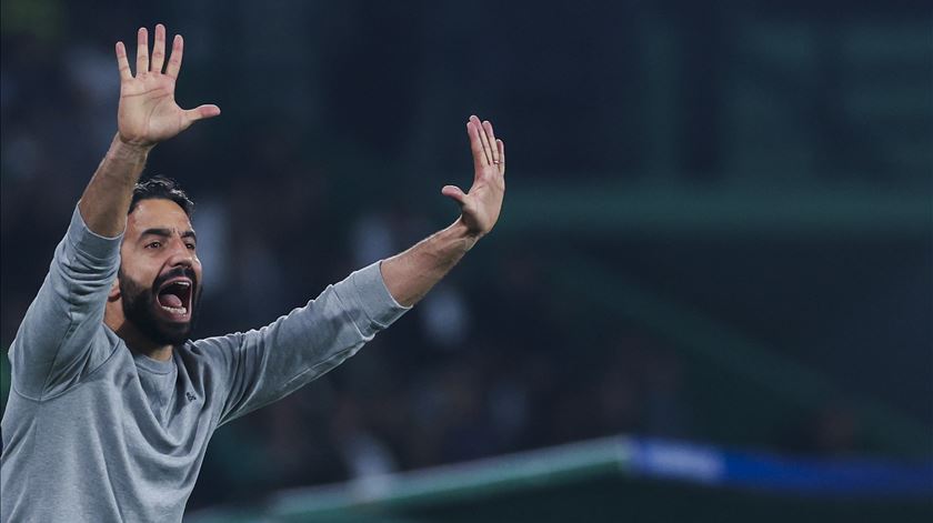 Ruben Amorim já está em Inglaterra, mas ainda não tem visto de trabalho