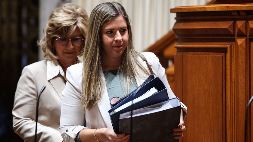 Governo atribuiu 2.355 cheques-psicólogos e 1.019 cheques nutricionistas até novembro