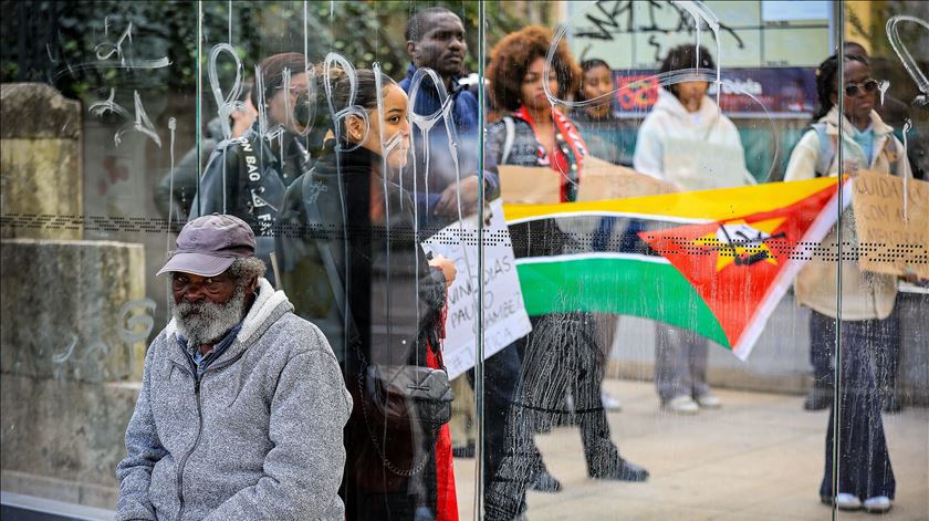 Manifestações contra o processo e os resultados eleitorais em Moçambique no Porto. Foto: Manuel Fernando Araujo/Lusa