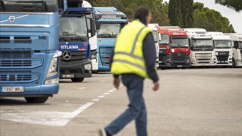 Acordo Mercosul. Agricultores franceses e espanhóis mantêm protestos e bloqueios