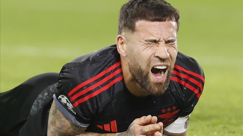 Otamendi não garante ficar no Benfica. "Ainda não tenho nada resolvido"