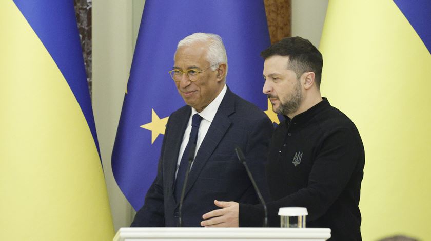 António Costa e Volodymyr Zelensky em Kiev. Foto: Sergey Dolzhenko/EPA