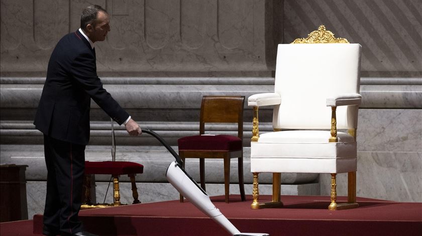 Vaticano, cadeira do Papa vazia. Foto: Massimo Percossi/EPA
