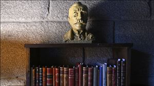 Quatro anos depois, Eça de Queiroz chega ao Panteão com a família dividida