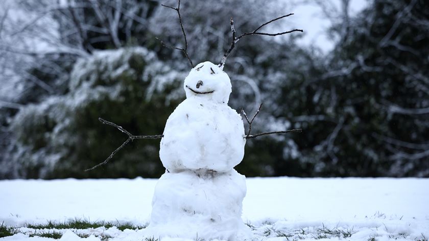 Depressão Emilia traz neve à Serra da Estrela e chuva ao resto do país