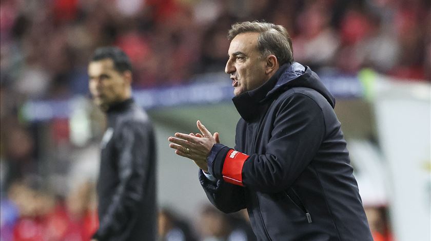 Carvalhal: "Não podemos chegar ao intervalo de uma meia-final da Taça da Liga com duas faltas"