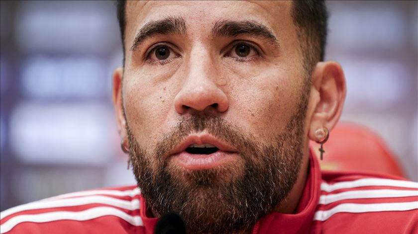 Otamendi garante que jogadores do Benfica mantêm "100%" de confiança em Lage