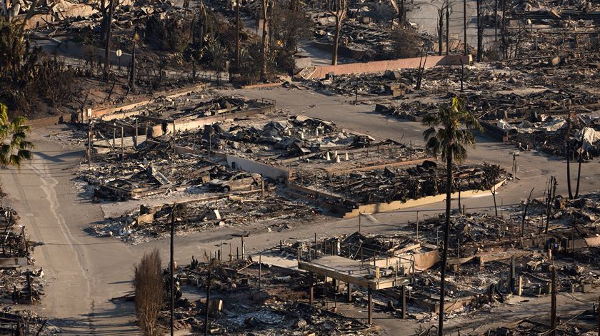 Wildfires continue to rage through Los Angeles area. Foto: Allison Dinner/EPA