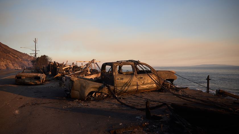 Wildfires continue to rage through Los Angeles area. Foto: Allison Dinner/EPA