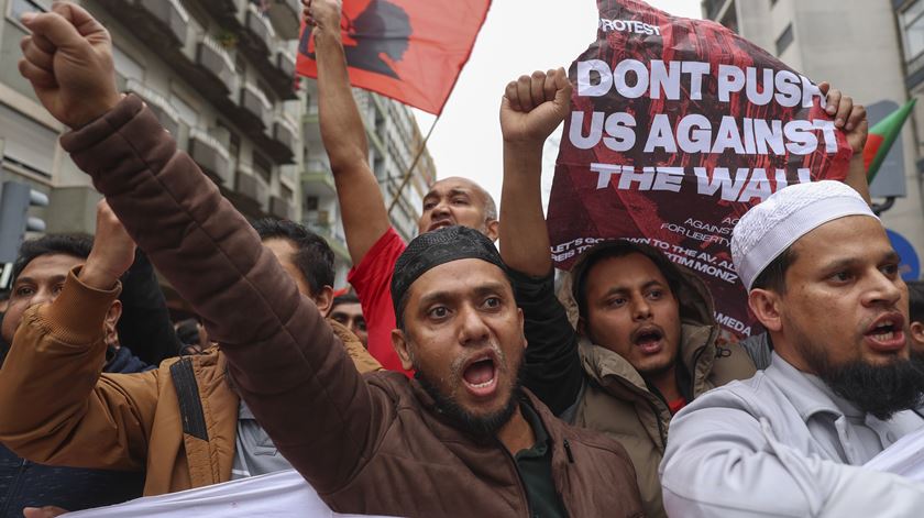 Contra a "insegurança total" ou por um Portugal "de todos". Milhares de pessoas em manifestações contrárias em Lisboa