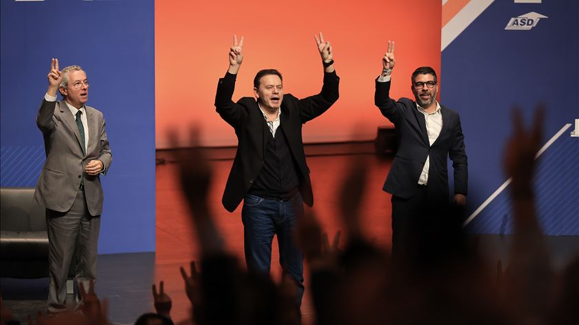 ​Montenegro diz que “os extremos” saíram à rua