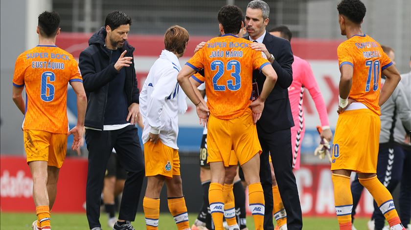 Vítor Bruno lamenta "entrada totalmente ao lado" e "primeira parte desastrosa" do FC Porto