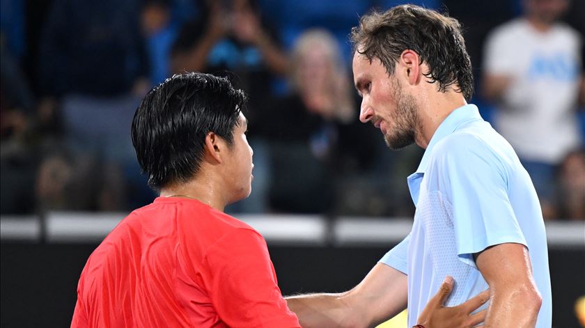 Learner Tien e Daniil Medvedev, ténis. Australian Open. Foto: Lukas Coch/EPA