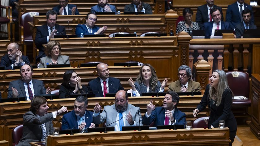 Parlamento aprova alterações à lei dos solos