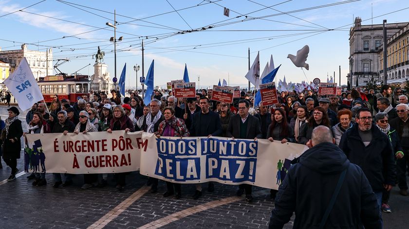 Manifestação nacional `Todos Juntos pela Paz! É urgente pôr fim à guerra!`. Foto: Manuel De Almeida/Lusa