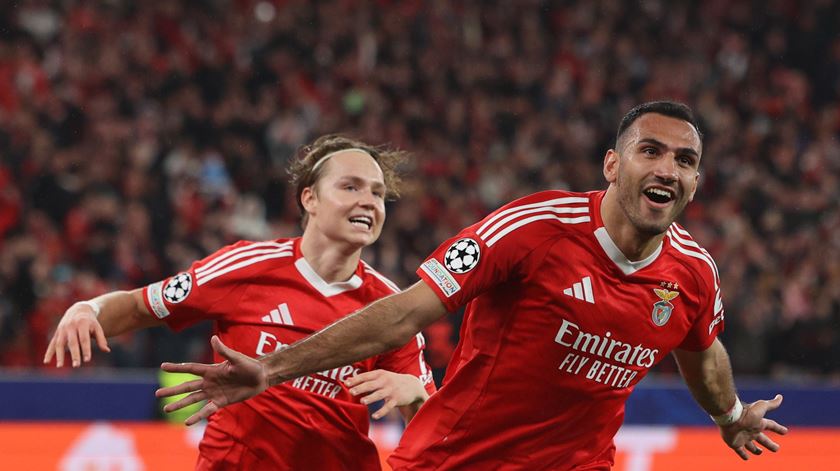 O dia em que Pavlidis encarnou Shevchenko e Mbappé com um "hat-trick" quase perfeito