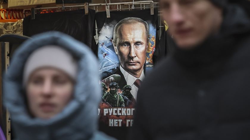 Putin diz que a Rússia tem poder suficiente para superar a guerra sem armas nucleares