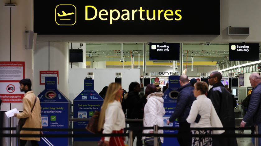 Greve no aeroporto londrino de Gatwick pode levar ao cancelamento voos