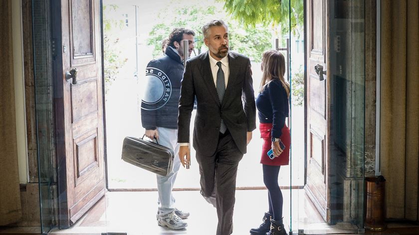 Pedro Nuno Santos apresenta ao governo Costa ‘certificado de incompetência’