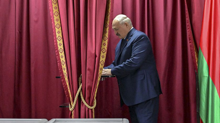 Eurodeputados rejeitam reeleição de Lukashenko como Presidente da Bielorrússia