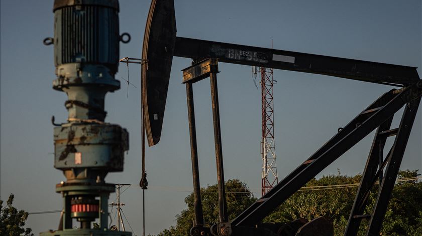 Preços do petróleo e do gás voltam a subir esta quinta-feira