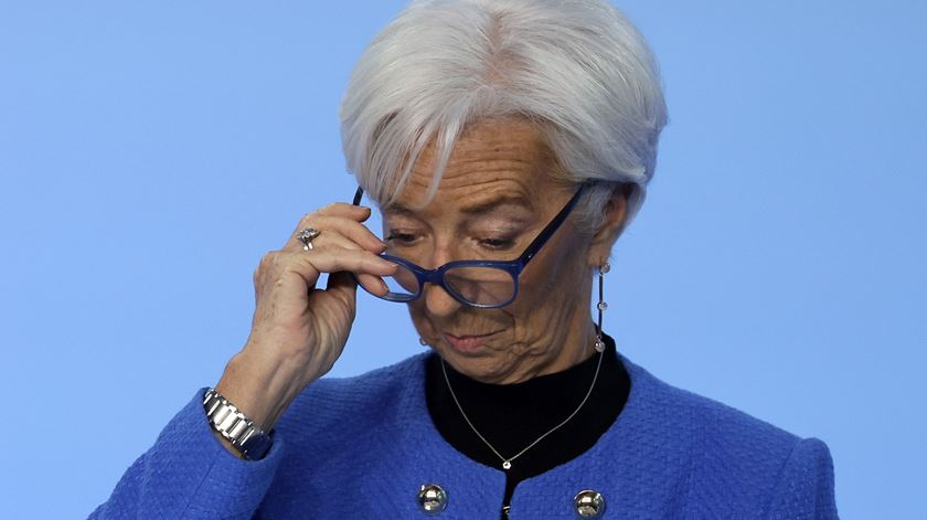 Lagarde alerta para riscos de novas tensões comerciais nas exportações e consumo