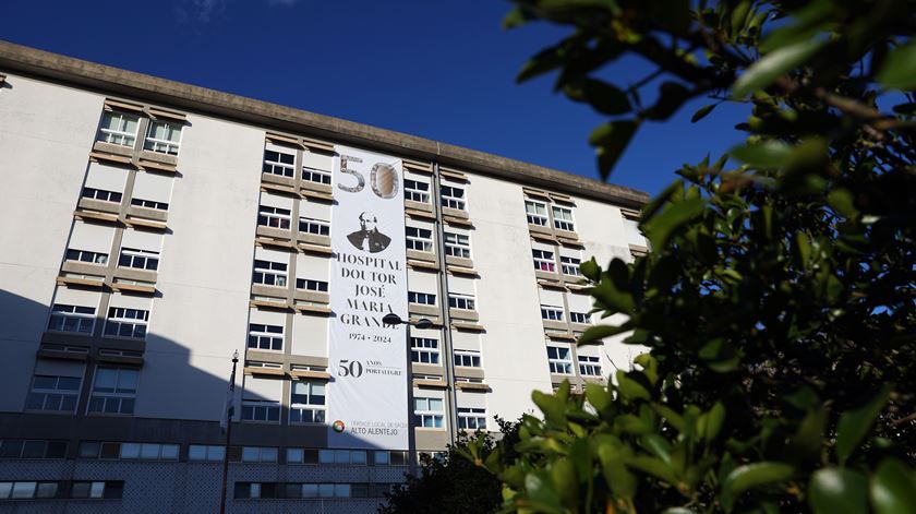 Hospital de Portalegre assume erro e diz que homem baleado continua internado