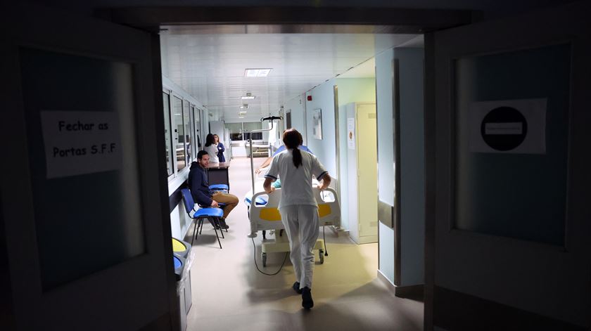 "Conflito de interesses", "serviços desviados" e estudos "à medida". Oposições rejeitam hospitais nas Misericórdias