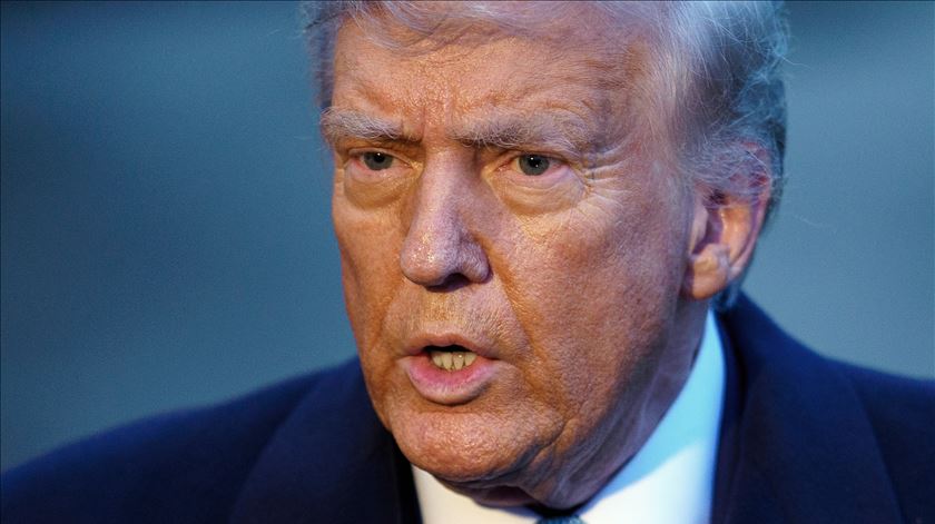Trump admite: tarifas "talvez" causem "sofrimento" aos norte-americanos