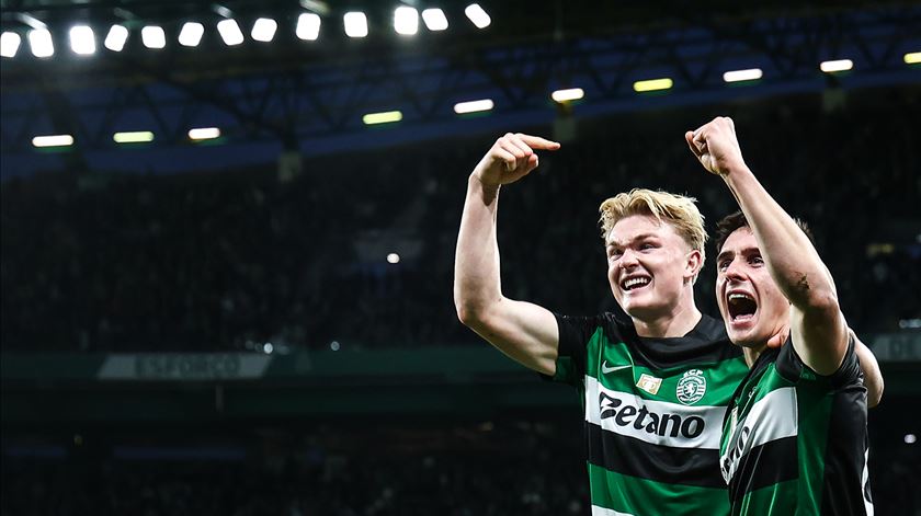 Sporting ganha e coloca pressão nos adversários antes do clássico