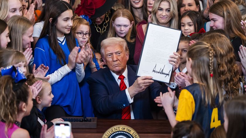'A guerra contra o movimento das mulheres acabou': Trump proíbe as mulheres trans de participarem do movimento das mulheres