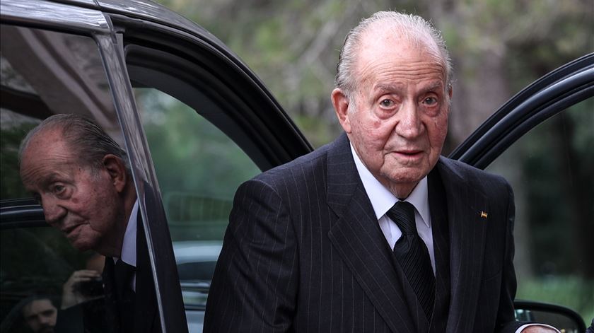 O rei emérito de Espanha, Juan Carlos, na cerimónia fúnebre de Aga Khan. Foto: Miguel A.lopes/Lusa