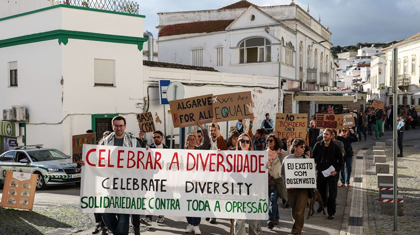 "O Algarve é de todos". Cerca de 70 pessoas manifestam-se contra a discriminação em Albufeira